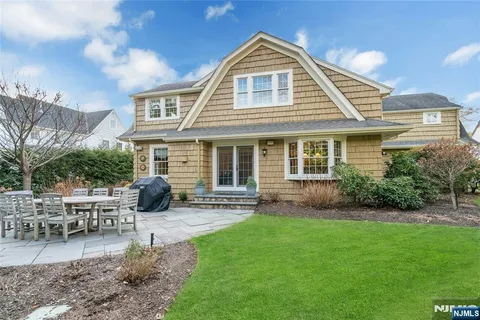 $1,799,000 | 24 Sutton Drive, Ho-Ho-Kus, NJ 07423