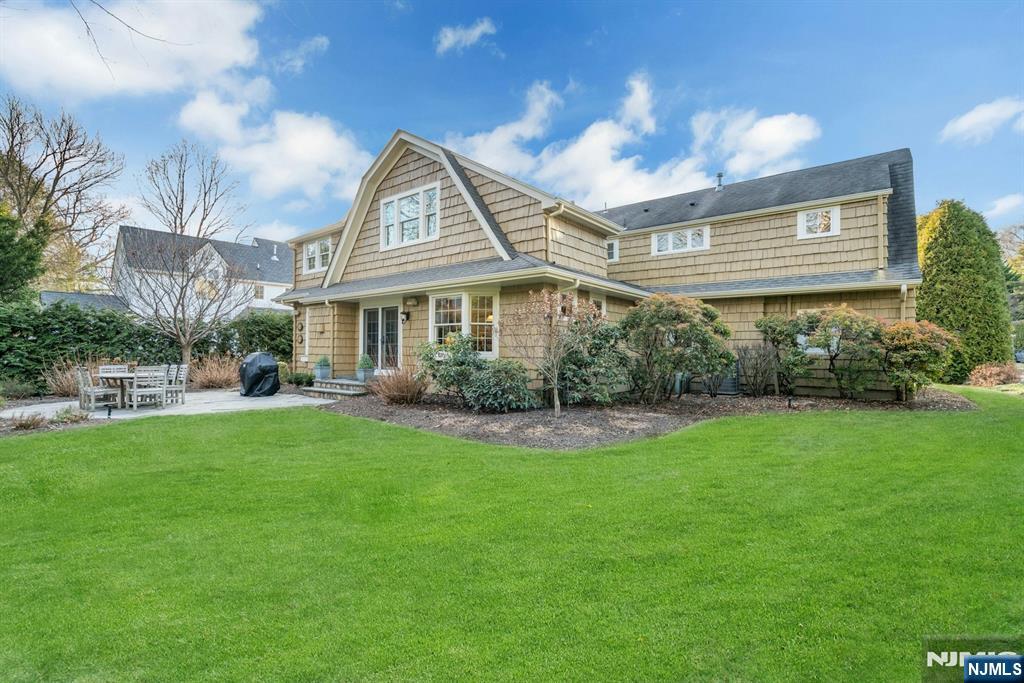 24 Sutton Drive Ho-Ho-Kus, NJ 07423 - Photo 31 of 32