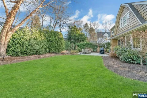 $1,799,000 | 24 Sutton Drive, Ho-Ho-Kus, NJ 07423