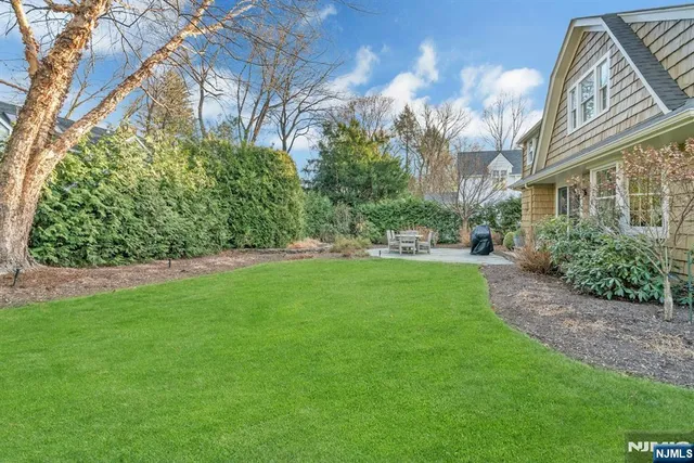 $1,799,000 | 24 Sutton Drive, Ho-Ho-Kus, NJ 07423