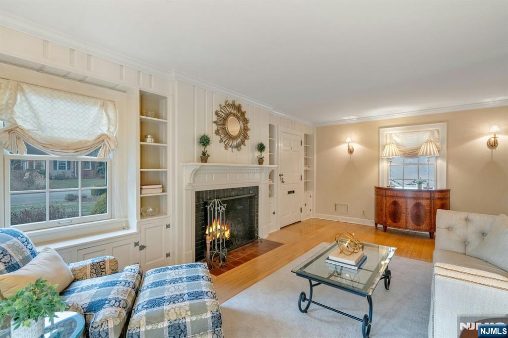 24 Sutton Drive Ho-Ho-Kus, NJ 07423 - Photo 5 of 32