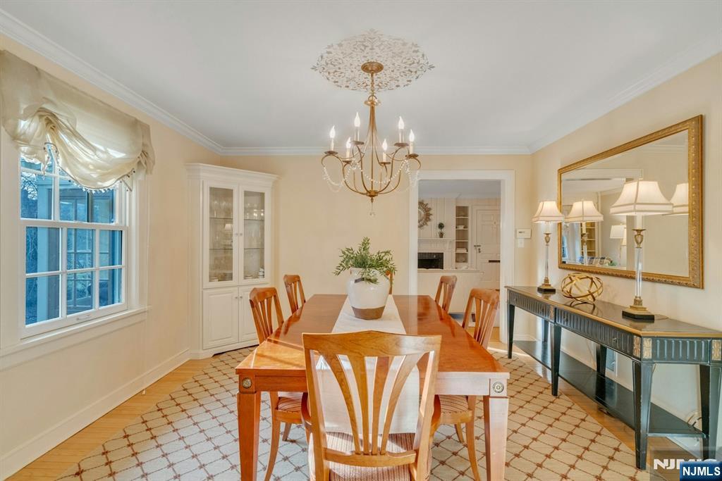 24 Sutton Drive Ho-Ho-Kus, NJ 07423 - Photo 9 of 32