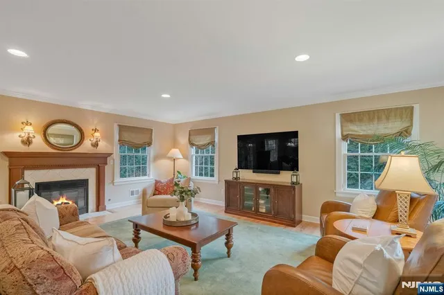 $1,799,000 | 24 Sutton Drive, Ho-Ho-Kus, NJ 07423