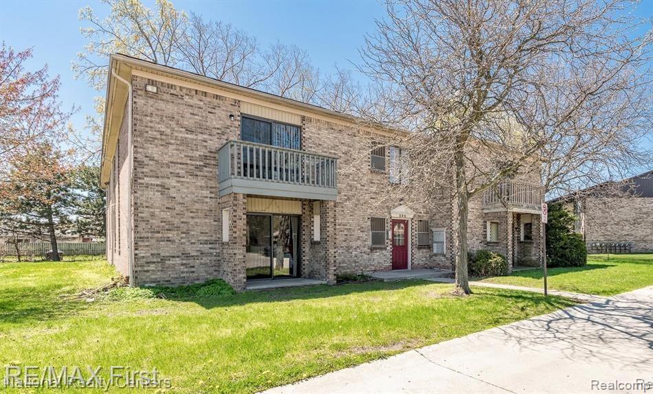 286 East Thirteen Mile Road, Unit 203 Madison Heights, MI 48071 - Photo 2 of 14