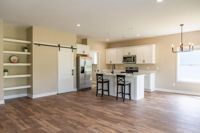 $2,495 | 8456 Oak Shade Circle, Unit 21, Davison, MI 48423