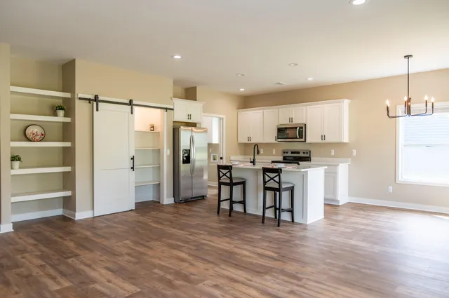 $2,495 | 8456 Oak Shade Circle, Unit 21, Davison, MI 48423