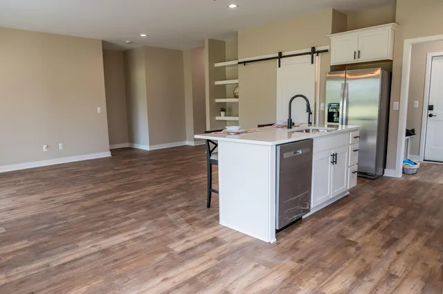 $2,495 | 8456 Oak Shade Circle, Unit 21, Davison, MI 48423