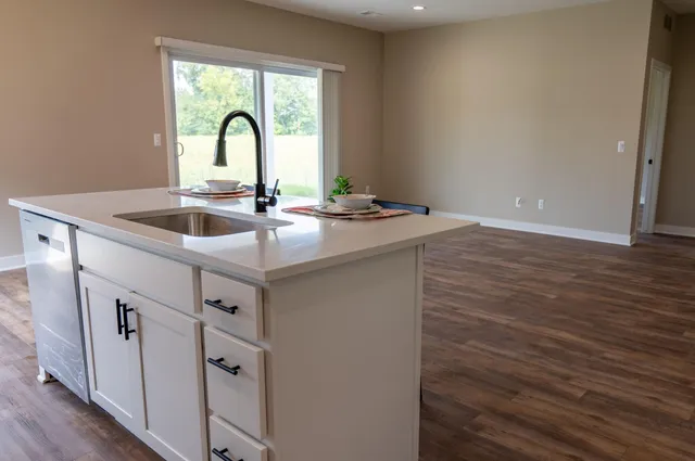 $2,495 | 8456 Oak Shade Circle, Unit 21, Davison, MI 48423