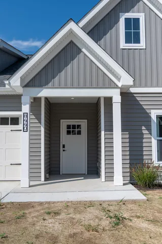 $2,495 | 8456 Oak Shade Circle, Unit 21, Davison, MI 48423