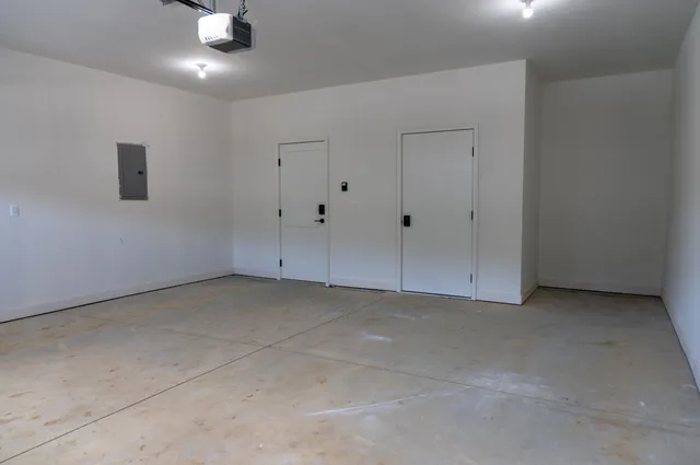 $2,495 | 8456 Oak Shade Circle, Unit 21, Davison, MI 48423