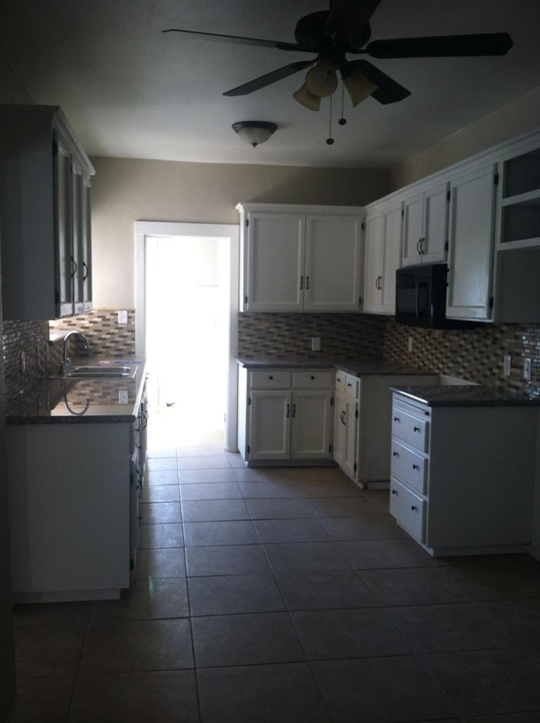 1015 L Street Reedley, CA 93654 - Photo 8 of 12