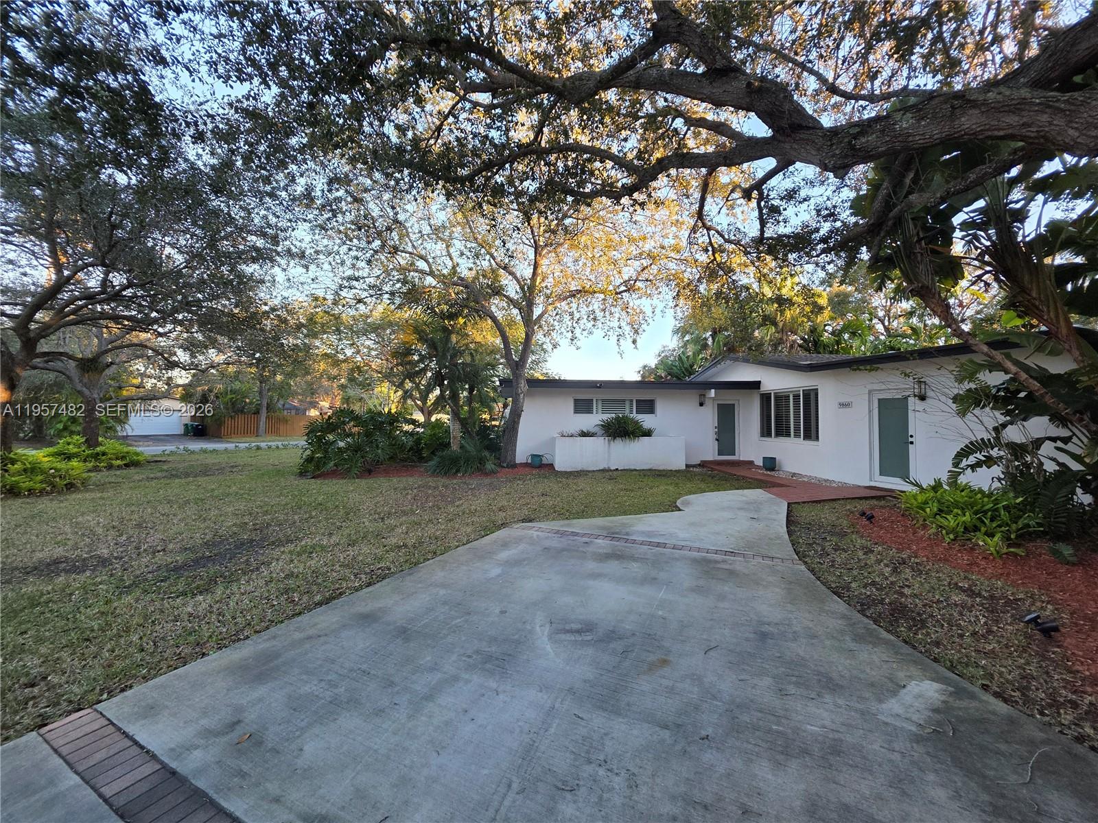 9860 Southwest 140th Street Miami, FL 33176 - Photo 5 of 22