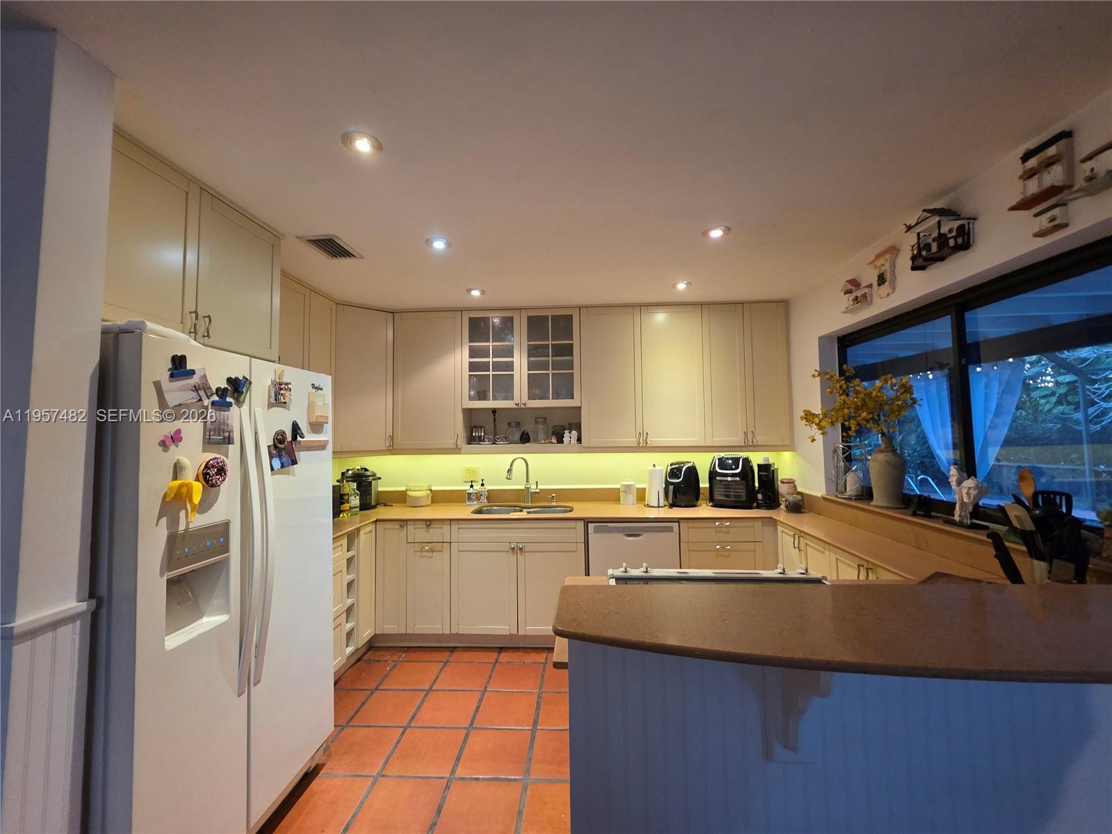 9860 Southwest 140th Street Miami, FL 33176 - Photo 8 of 22