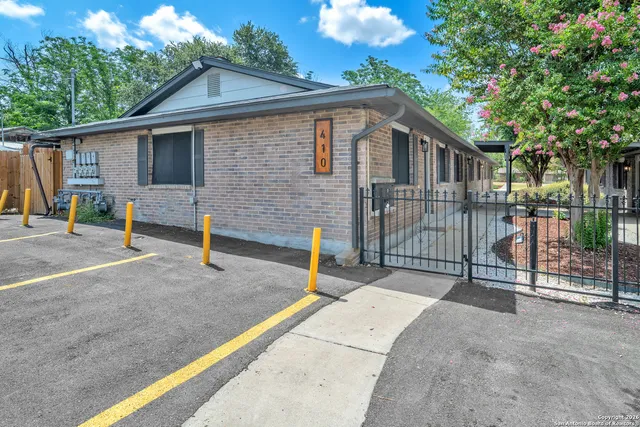 $1,450 | 408 Regina Street, Unit 2, San Antonio, TX 78223