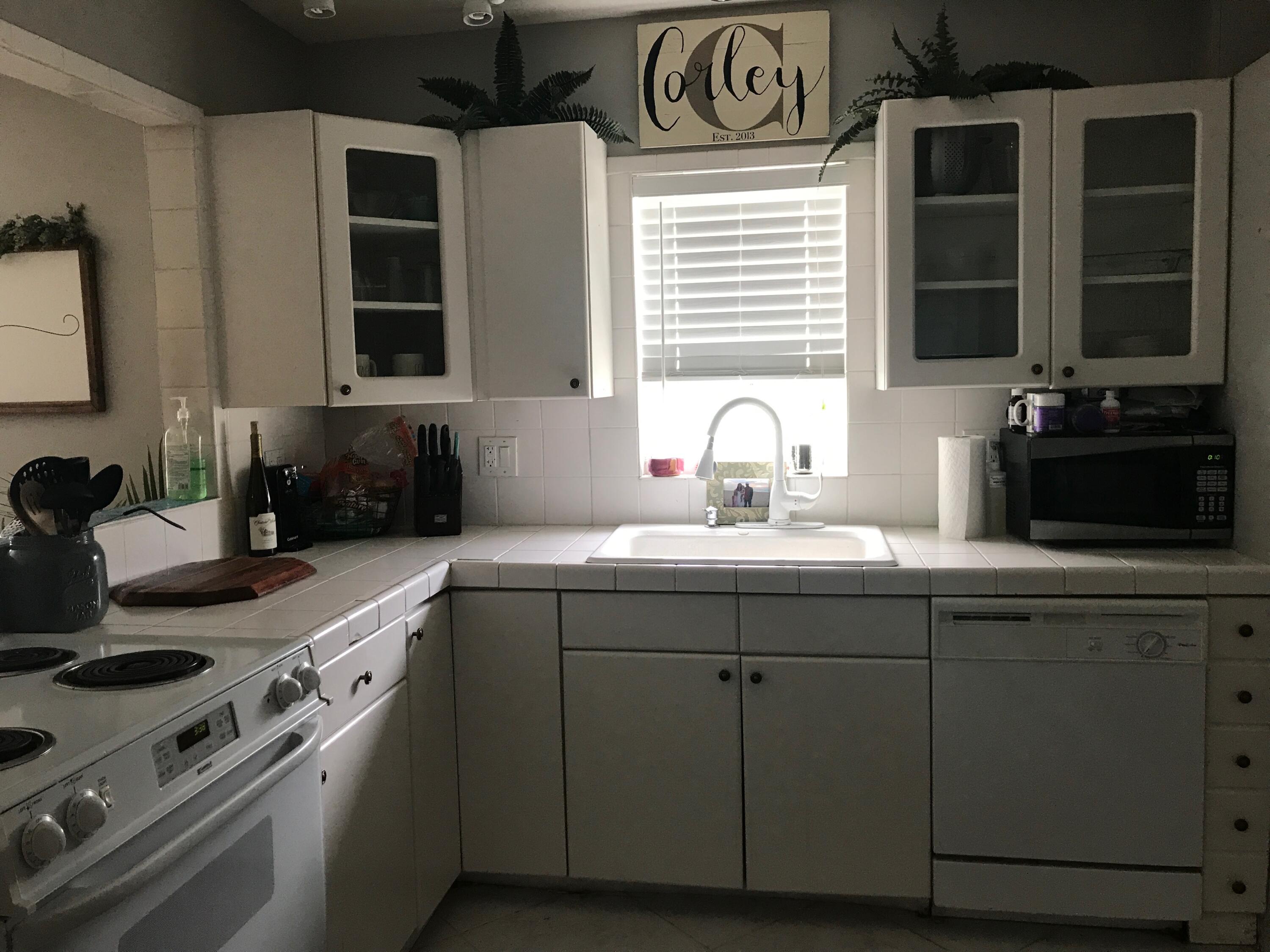 320 South Surf Road, Unit 206 Hollywood, FL 33019 - Photo 4 of 14 IMG_3893