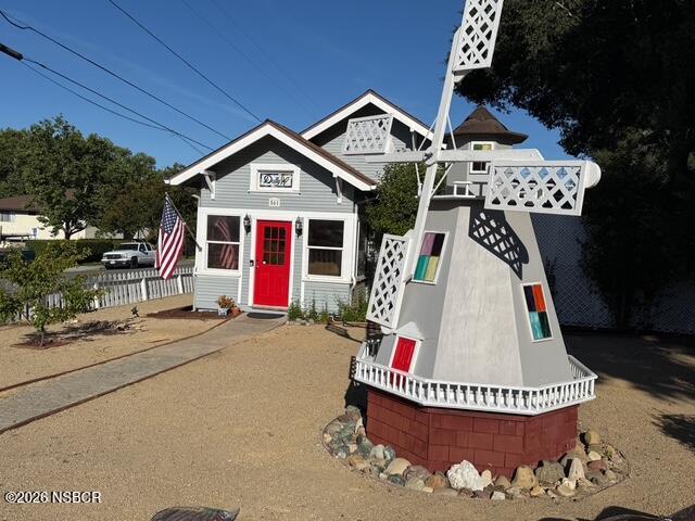 Classic Cottage & Windmill