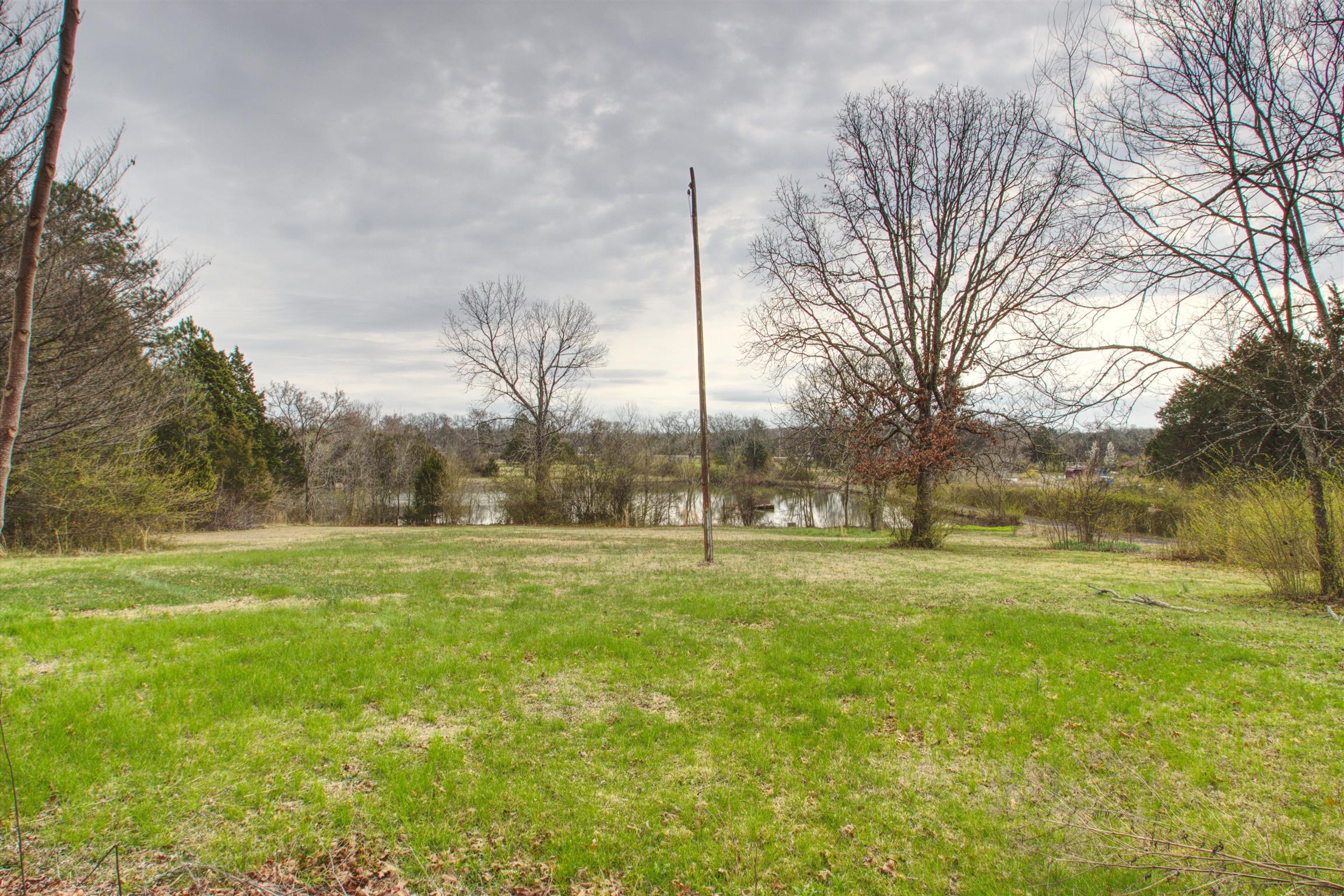 9200 Murfreesboro Road Lebanon, TN 37090 - Photo 10 of 17 You'll love the views of the Water from the Front Porch.