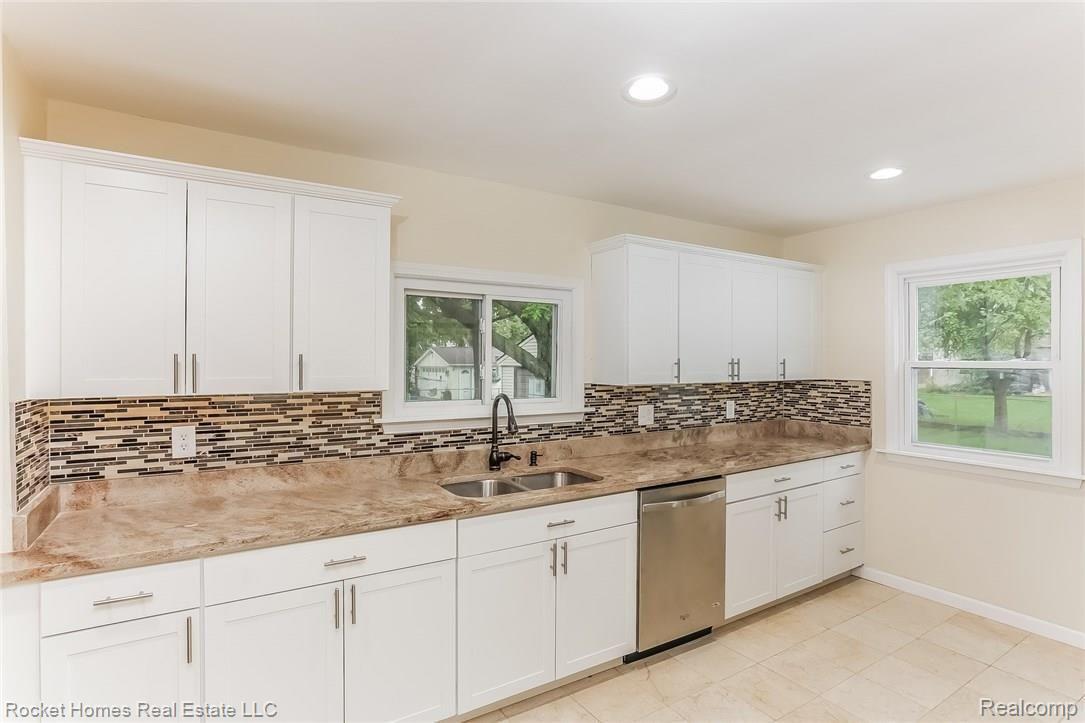 414 Roth Boulevard Clawson, MI 48017 - Photo 6 of 27 007-Kitchen-3292717-medium.jpg