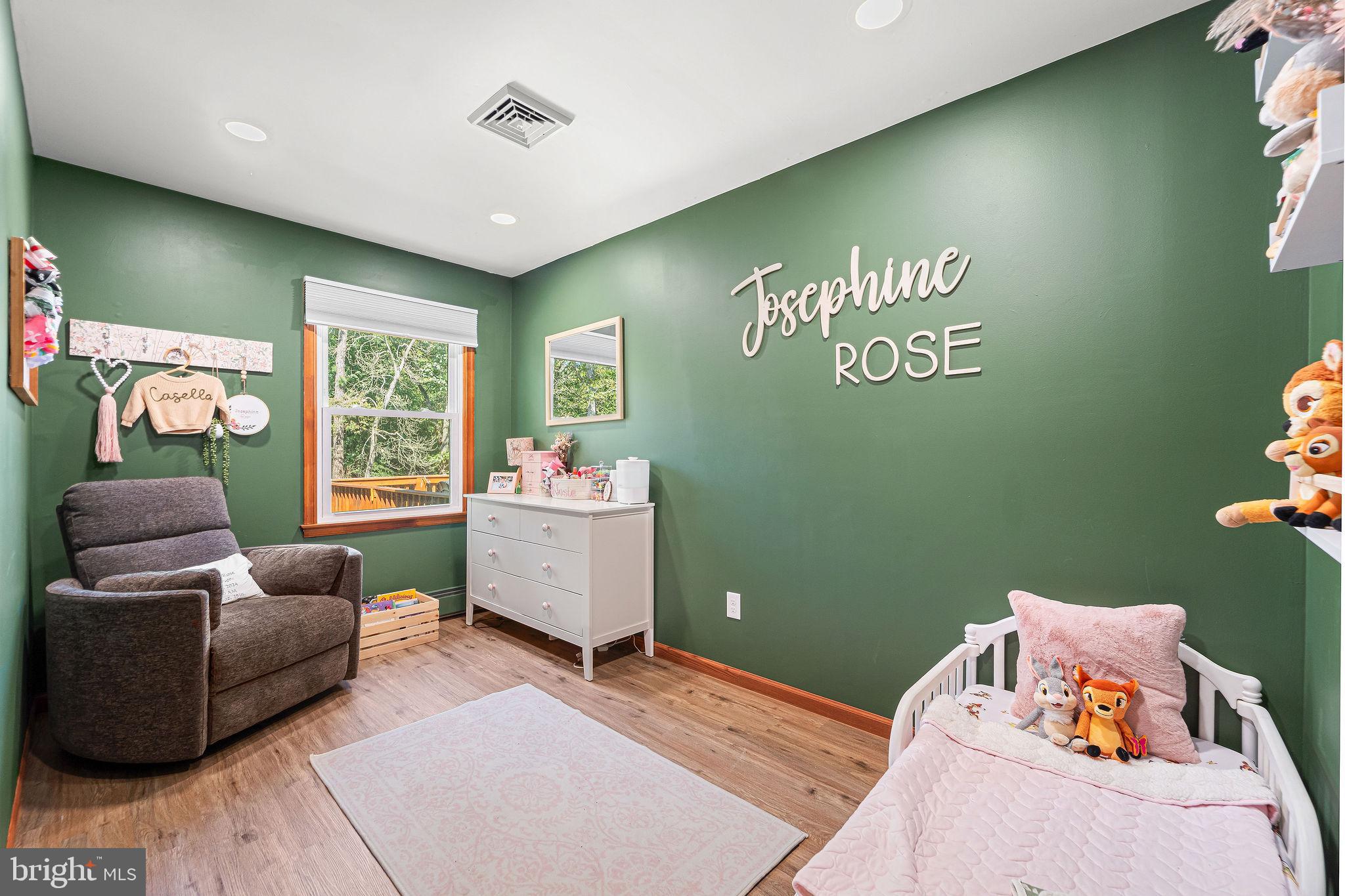 16 Laurel Trail Bridgeton, NJ 08302 - Photo 15 of 31 a living room with furniture and a large window