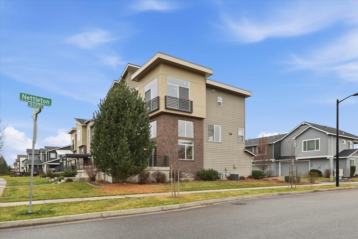 2302 West Summit Parkway Spokane, WA 99201 - Photo 5 of 32