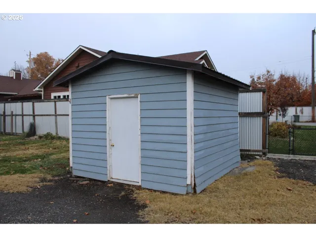 $199,000 | 229 Darwin Street, Athena, OR 97813