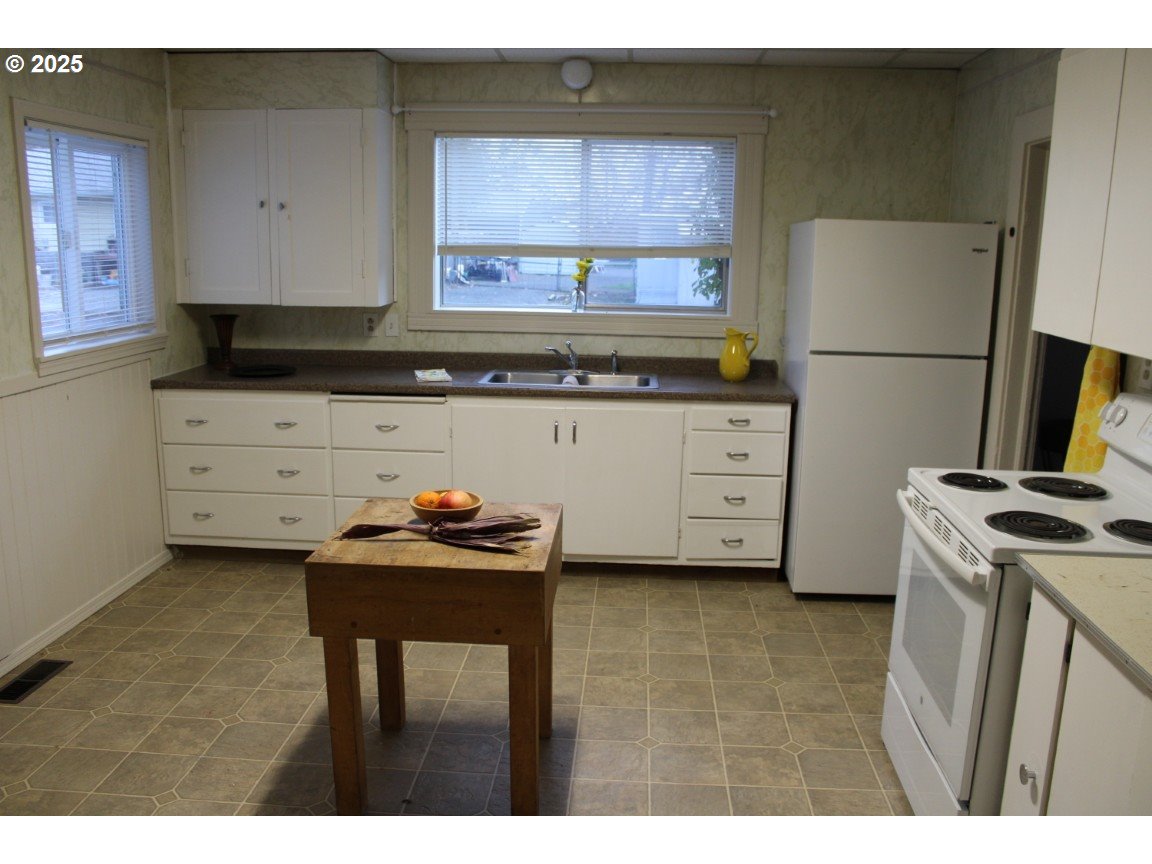 229 Darwin Street Athena, OR 97813 - Photo 7 of 18 a kitchen with appliances cabinets and a sink