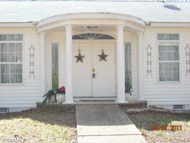 13824 Cross County Road Mineral, VA 23117 - Photo 2 of 12 a front view of a house