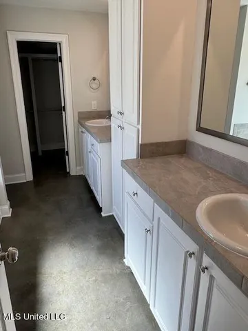 $2,400 | 248 Chartleigh Circle, Canton, MS 39046