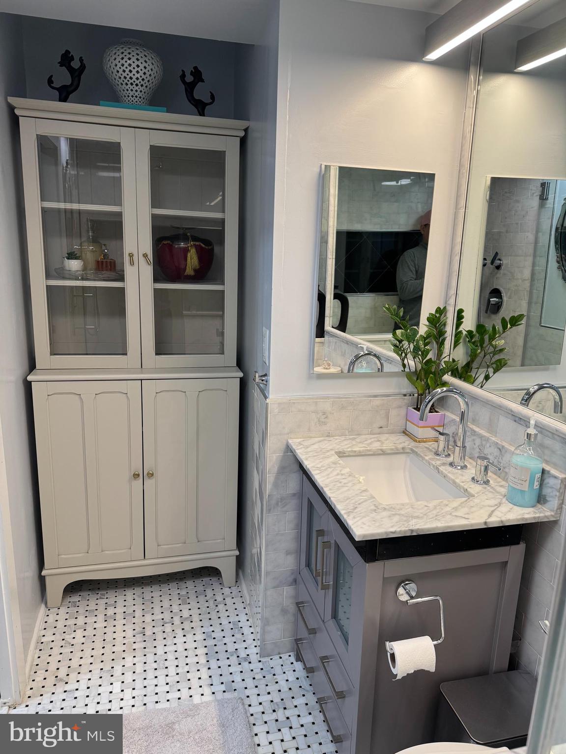 1920 S Street Northwest, Unit 603 Washington, DC 20009 - Photo 11 of 13 a bathroom with a sink and a mirror