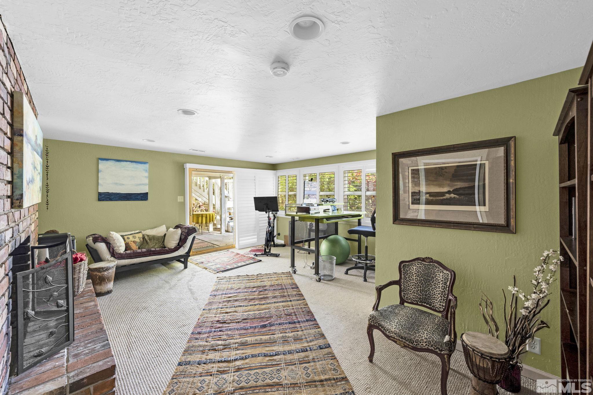 1485 Coronet Drive Reno, NV 89509 - Photo 31 of 38 a living room with furniture and a couch