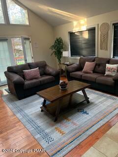 112 Messerle Court Bushkill, PA 18324 - Photo 3 of 33 1d156fb0-f08d-482e-8625-59c630bb734f