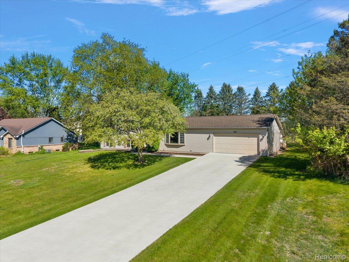 1081 Eagle Nest Drive Rochester, MI 48306 - Photo 4 of 67 Garage with New Driveway in 2023