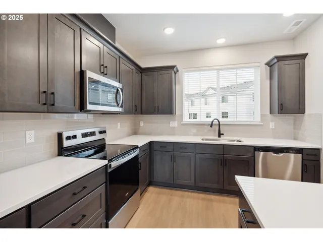 $419,500 | 3373 Southeast Everwood Lane, Hillsboro, OR 97123