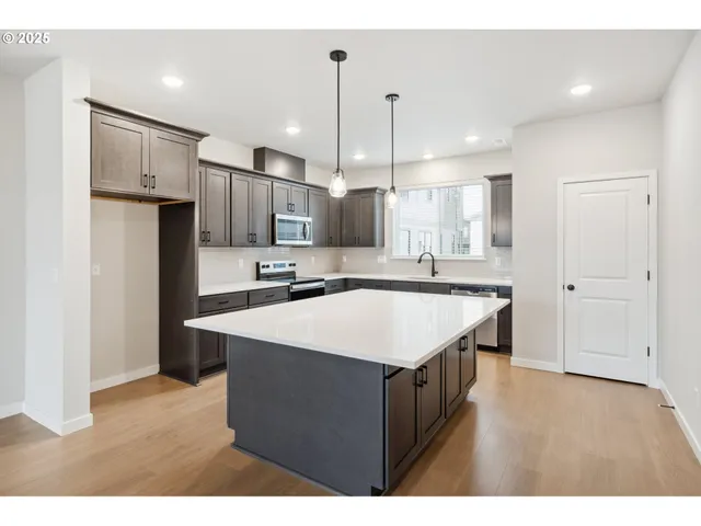 $419,500 | 3373 Southeast Everwood Lane, Hillsboro, OR 97123