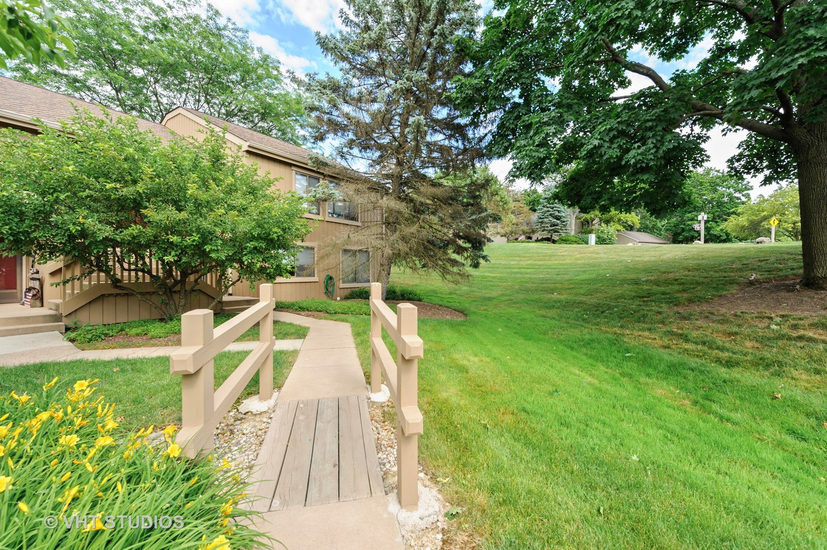 746 Oak Hill Road, Unit D Lake Barrington, IL 60010 - Photo 1 of 38