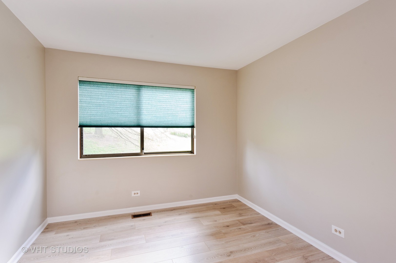 746 Oak Hill Road, Unit D Lake Barrington, IL 60010 - Photo 11 of 38