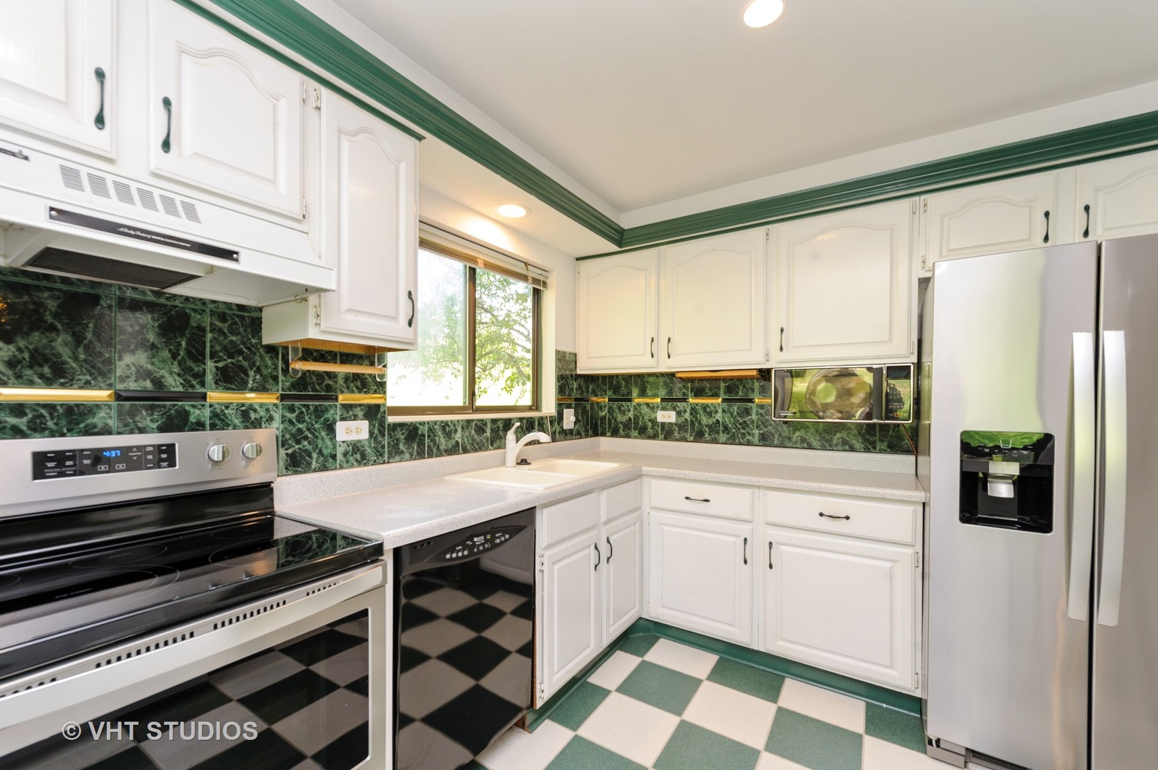 746 Oak Hill Road, Unit D Lake Barrington, IL 60010 - Photo 4 of 38