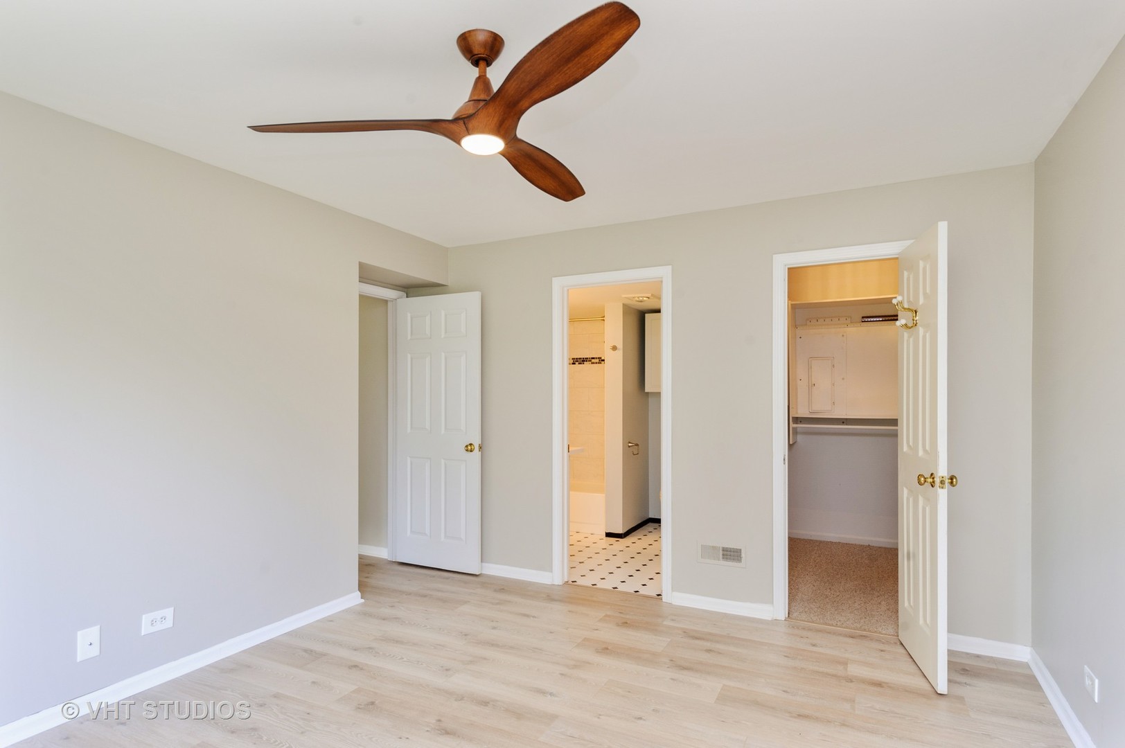 746 Oak Hill Road, Unit D Lake Barrington, IL 60010 - Photo 8 of 38