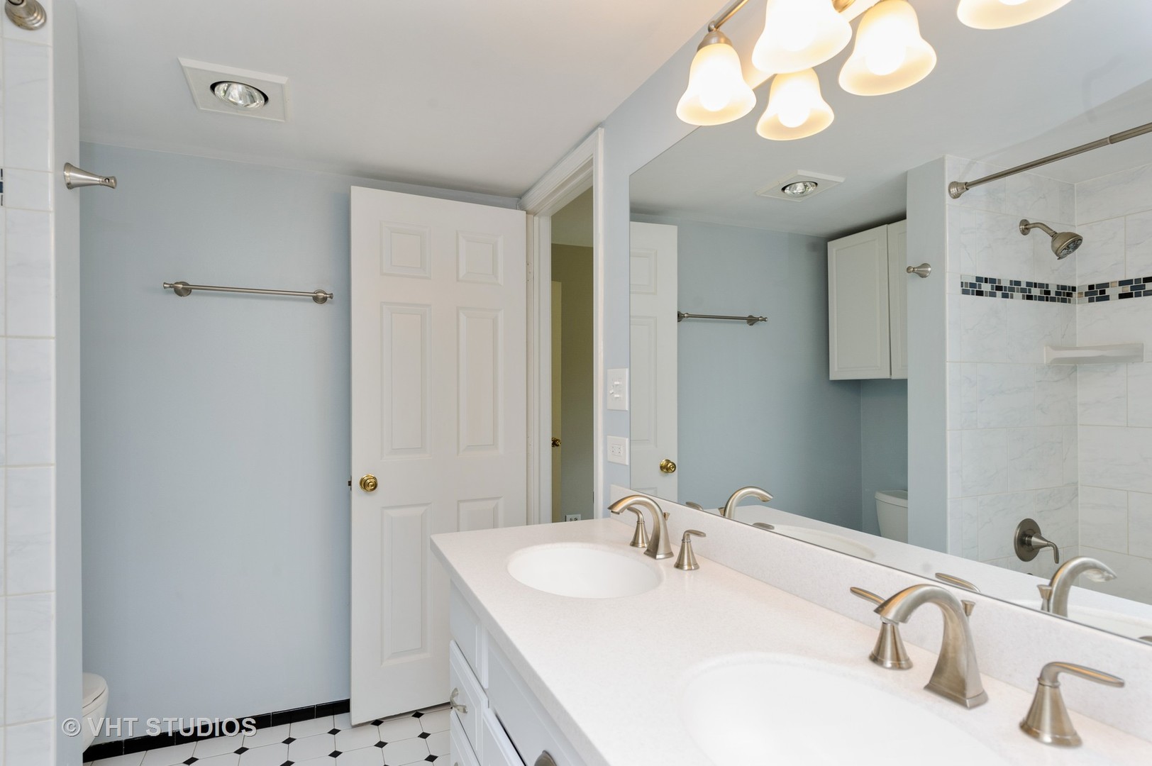 746 Oak Hill Road, Unit D Lake Barrington, IL 60010 - Photo 10 of 38