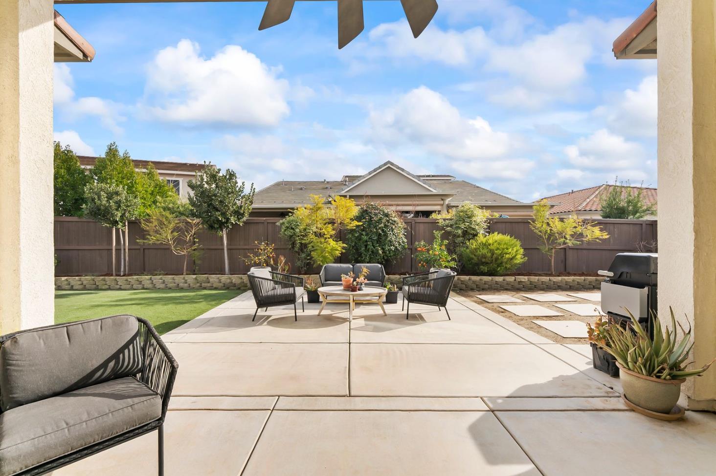 1509 Harvest Loop Folsom, CA 95630 - Photo 15 of 92