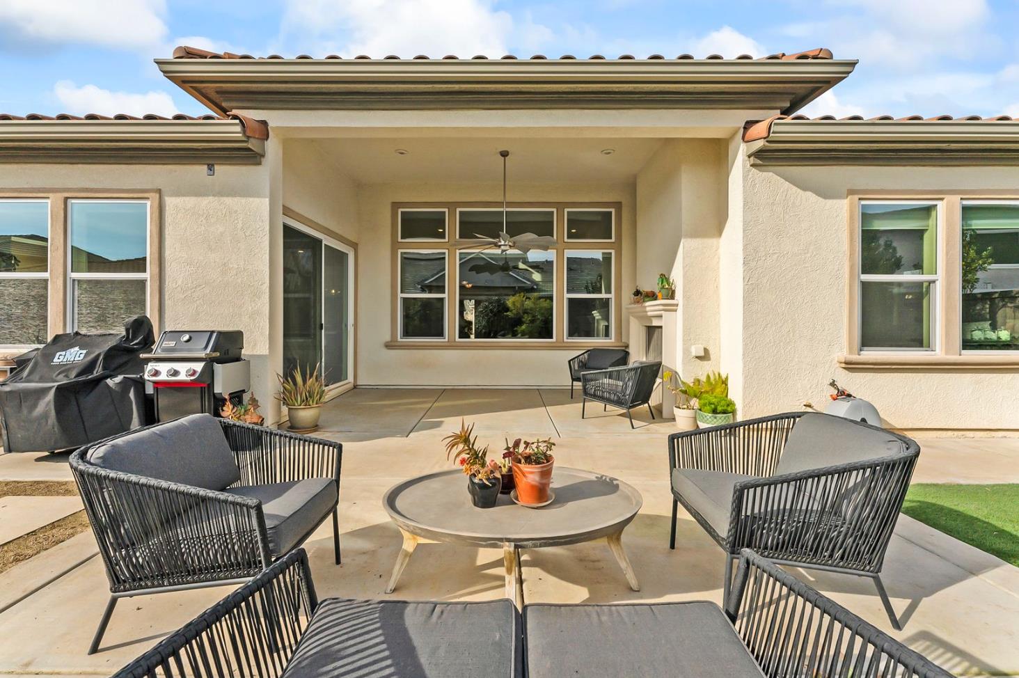 1509 Harvest Loop Folsom, CA 95630 - Photo 16 of 92