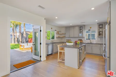 $1,213,700 | 3953 South Victoria Avenue, Los Angeles, CA 90008