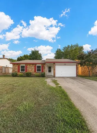 $1,950 | 1305 Clark Trail, Grand Prairie, TX 75052
