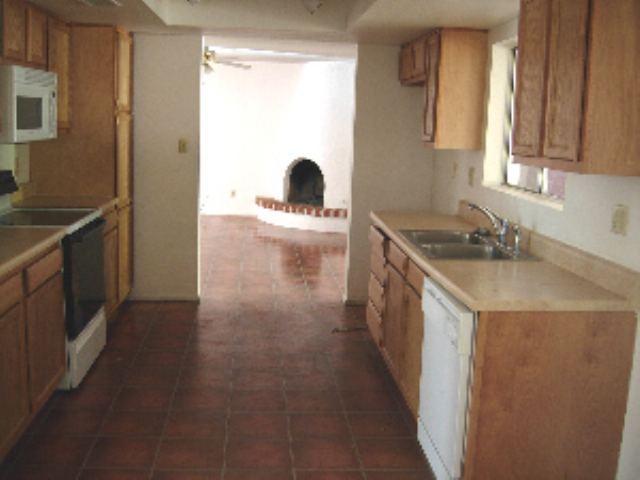 404 Curry Street Rio Rico, AZ 85648 - Photo 6 of 9
