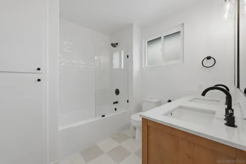 $1,725,000 | 2610 Chestnut Avenue, Carlsbad, CA 92010