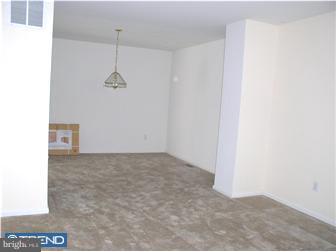 101 Coventry Way Mount Laurel, NJ 08054 - Photo 4 of 5 Living Room