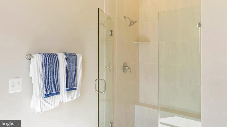 2333 Liberty Loop Herndon, VA 20171 - Photo 19 of 41 Primary bathroom