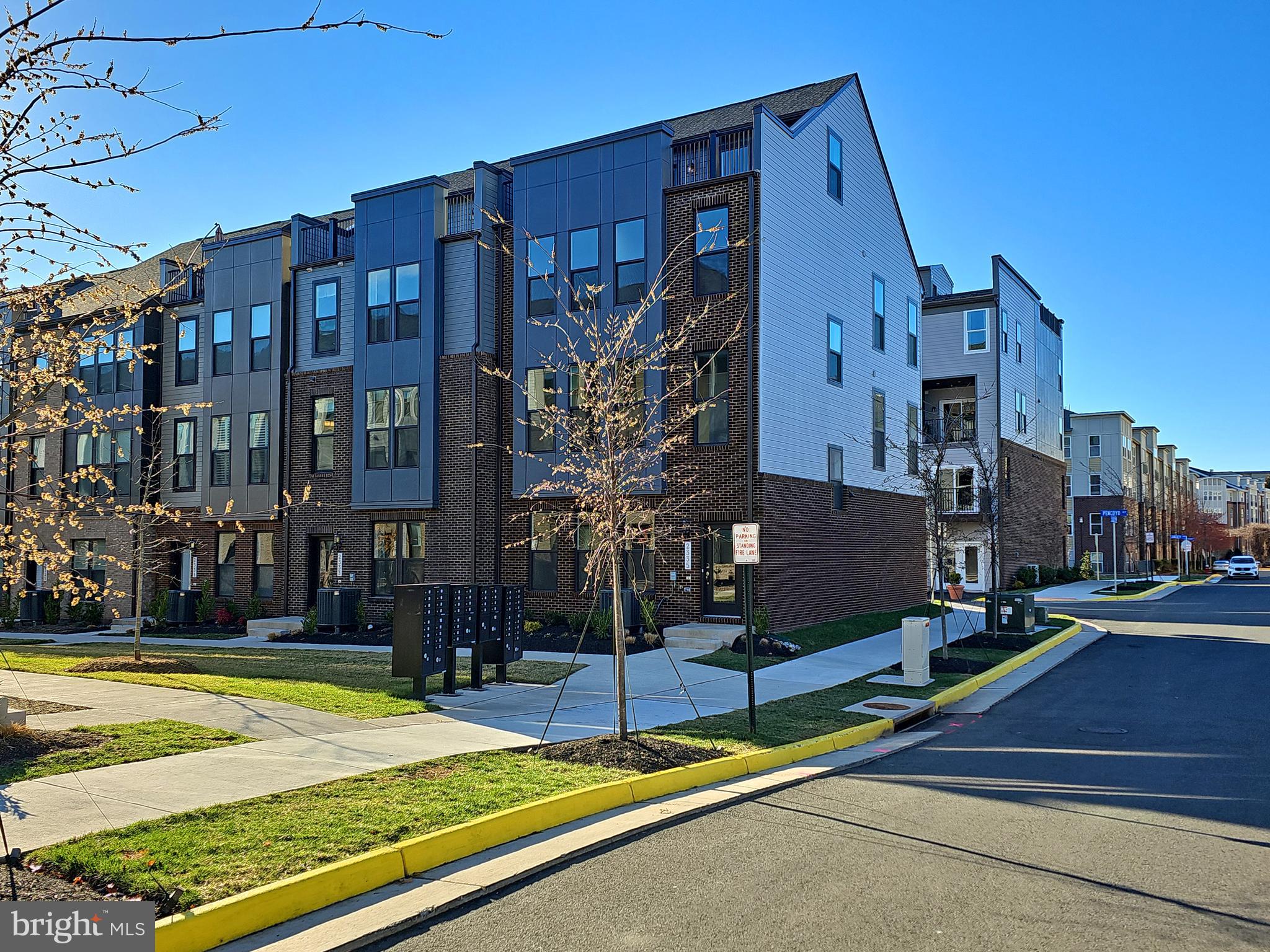 2333 Liberty Loop Herndon, VA 20171 - Photo 3 of 41 2-car rear entry garage