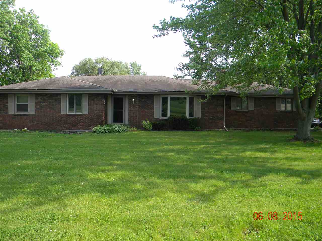 8105 Huber Road Belvidere, IL 61008 - Photo 2 of 20 a front view of house with yard and green space