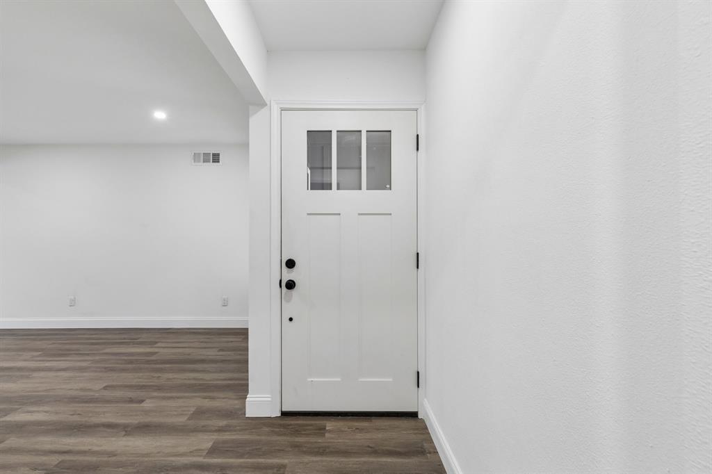 8711 Hackney Lane Dallas, TX 75238 - Photo 5 of 39 Gallery Image 5